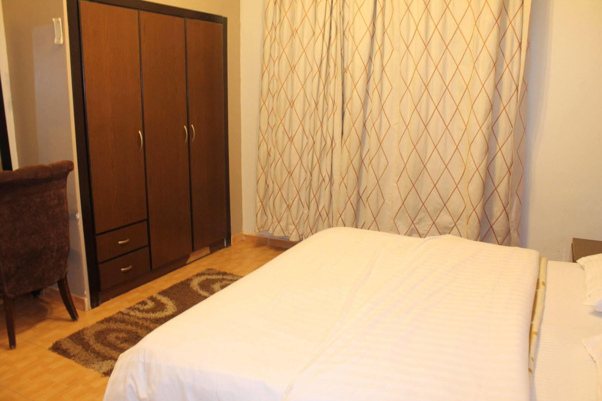 Alballouti Hotel Suites Amman Ngoại thất bức ảnh