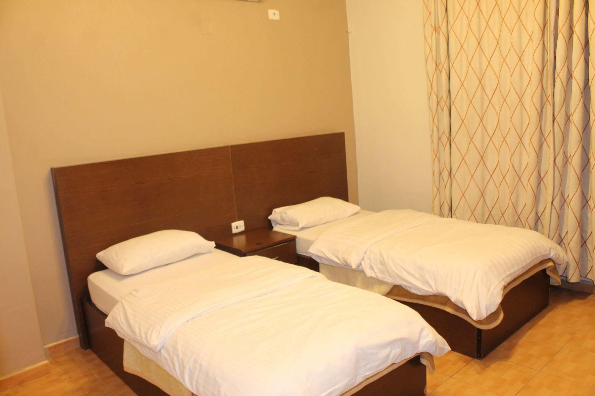 Alballouti Hotel Suites Amman Ngoại thất bức ảnh