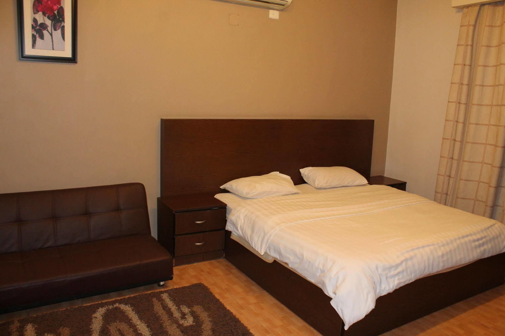 Alballouti Hotel Suites Amman Ngoại thất bức ảnh