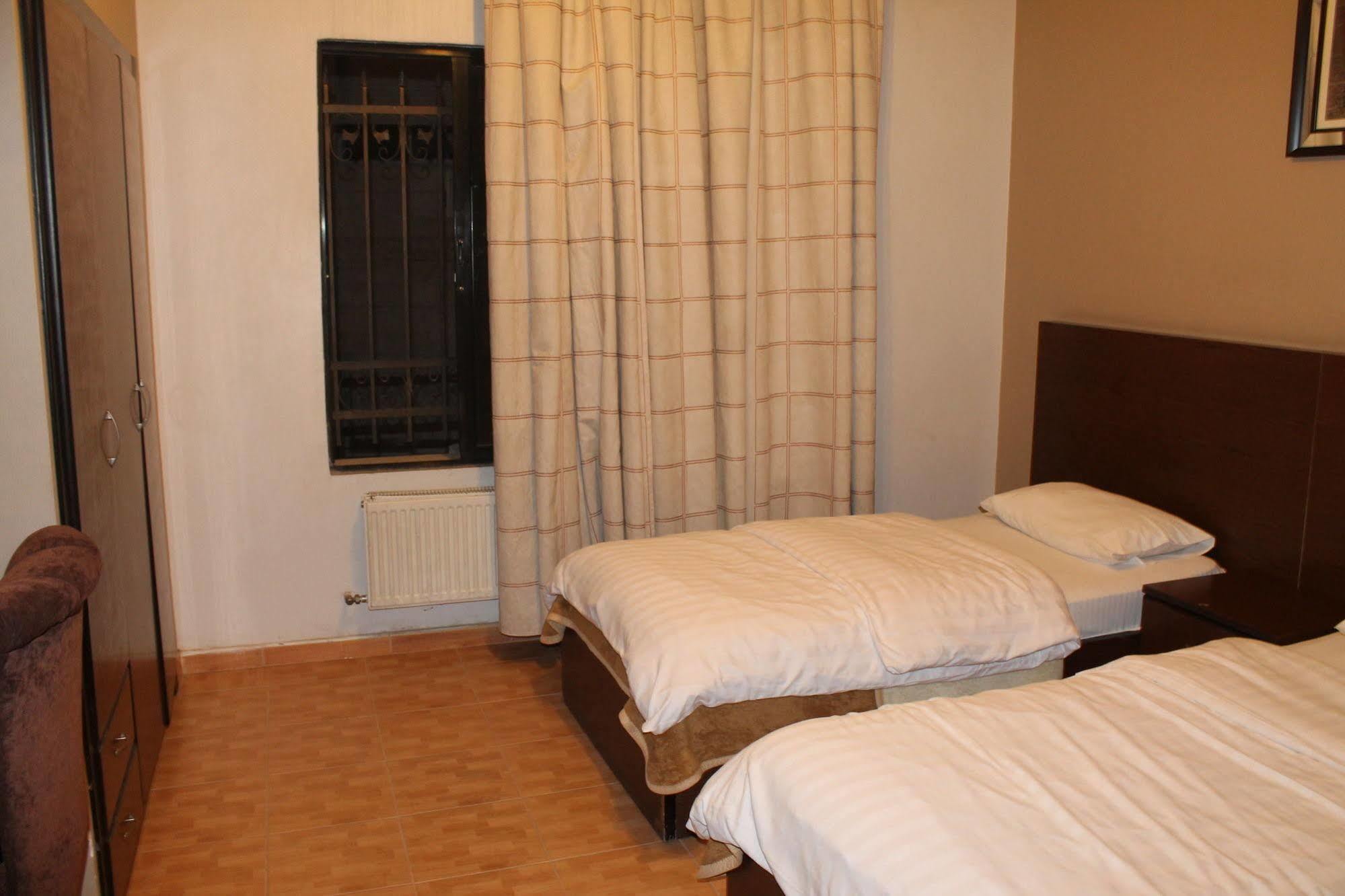 Alballouti Hotel Suites Amman Ngoại thất bức ảnh